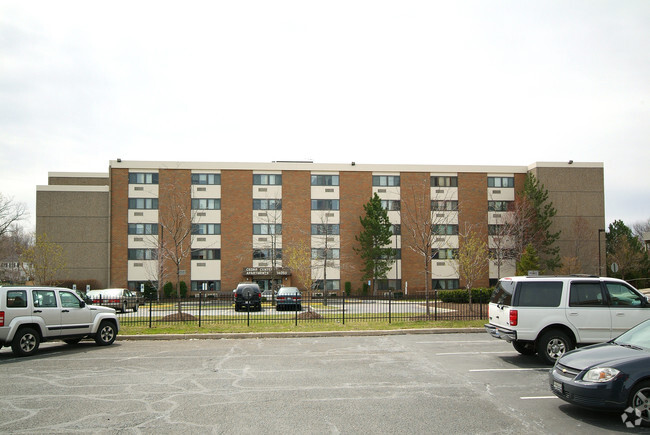 Building Photo - Cedar Center Apartments