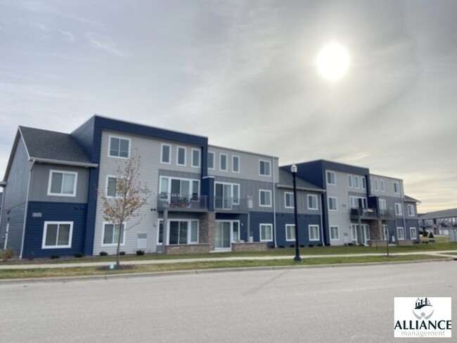 Building Photo - Howard Lofts - 3 bedroom with lofted 3rd b...