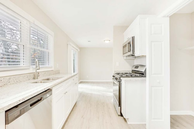 Building Photo - 2755 Collier Dr NW
