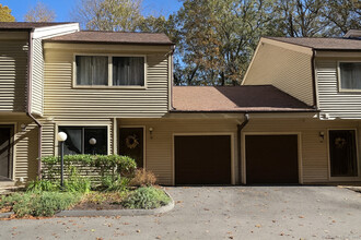 Building Photo - 21 Idlewood