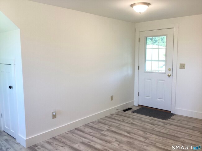 Building Photo - 533 Weekeepeemee Rd