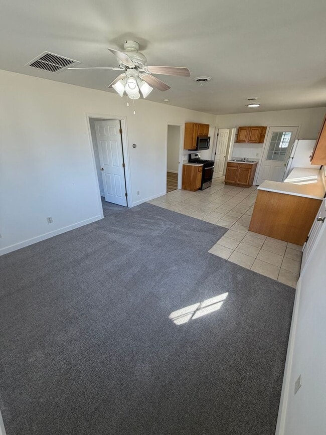 Building Photo - 2-Bedroom 1-Bathroom Single Family Home