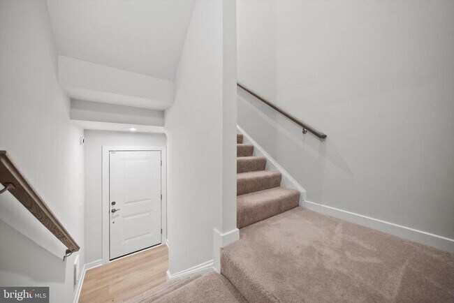 Building Photo - 14256 Newbrook Dr