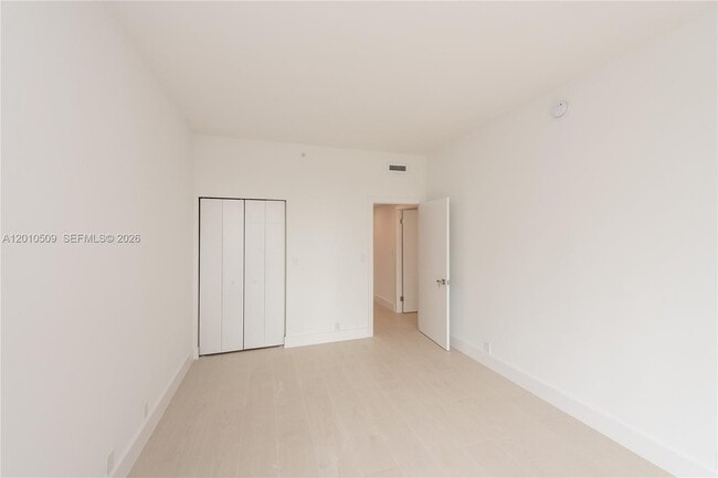 Building Photo - 151 Crandon Blvd