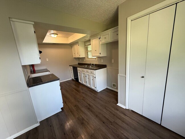 Building Photo - 32 Del Tara Dr