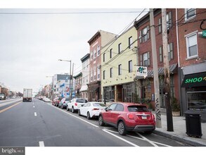 Building Photo - 206 E Girard Ave