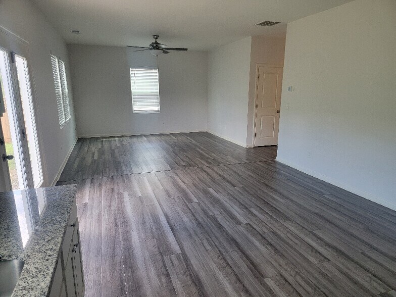 Building Photo - 419 Matera Dr NW