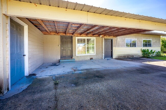 Building Photo - Charming 4-Bedroom, 2-Bath Home in a Prime Location