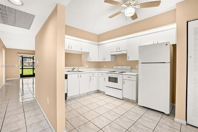 Building Photo - 12755 SW 16th Ct