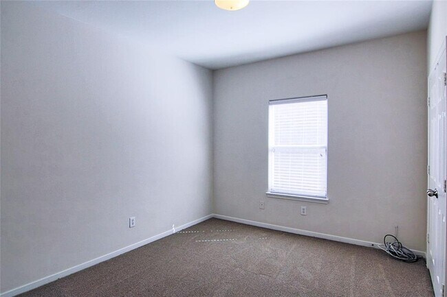 Building Photo - 21622 Amesbury Meadow Ln