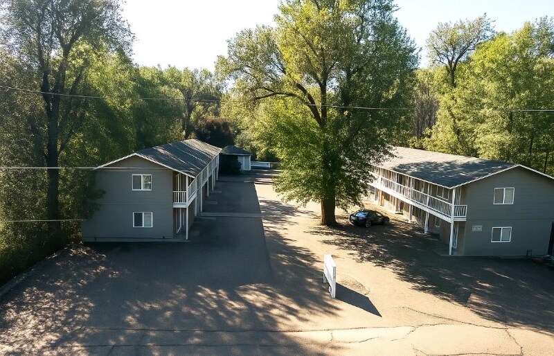 Primary Photo - 319-321 E Brookside St