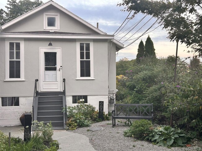 Primary Photo - 549 Piermont Ave