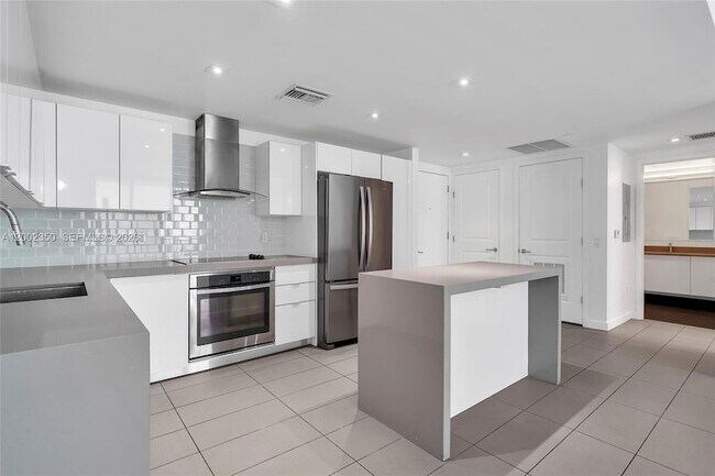 Building Photo - 1600 NE 1st Ave