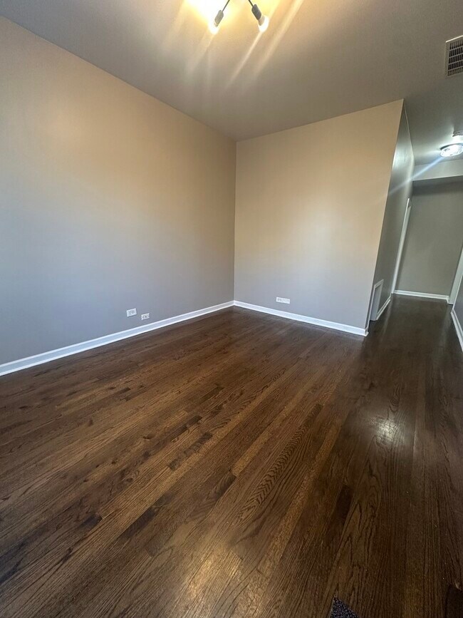 Building Photo - 3251 W Berteau Ave