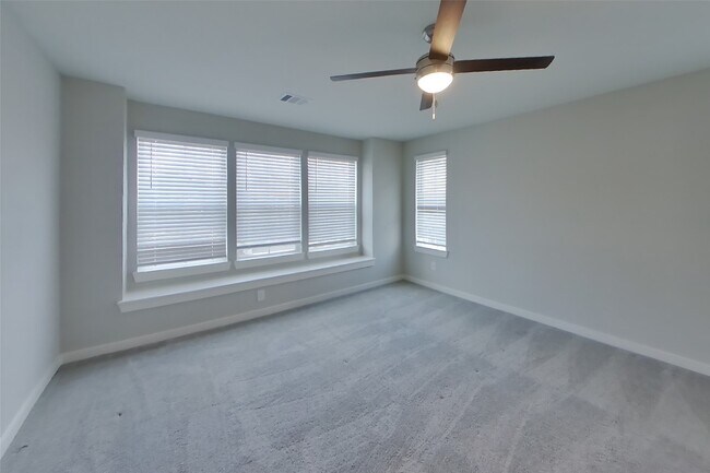 Building Photo - 9835 Willow Creek Commerce Dr
