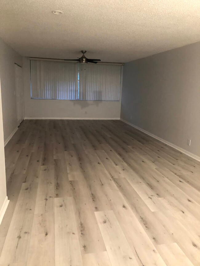 View from kitchen to living room - 2825 SW 22nd Ave