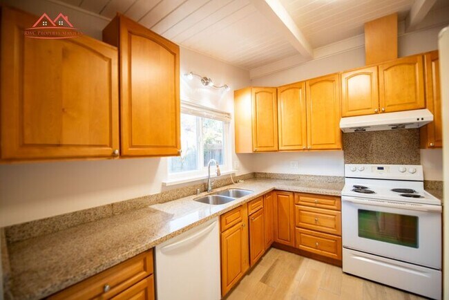 Building Photo - 855 Rorke Way