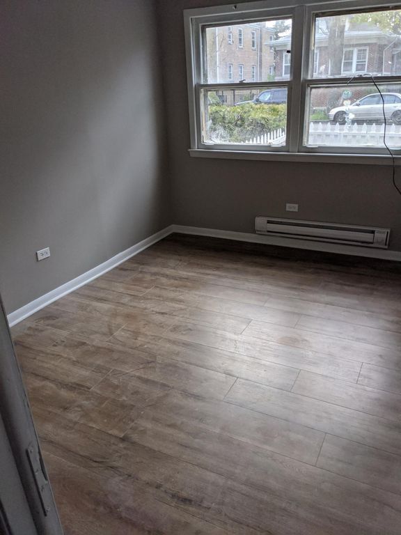 Building Photo - 6427 N Hermitage Ave