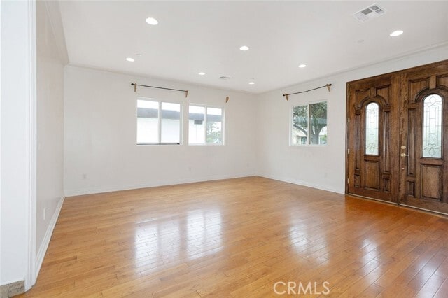 Building Photo - 918 E Valencia Ave