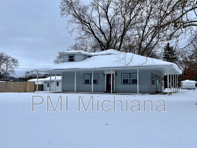 Building Photo - 19901 Oakdale Ave