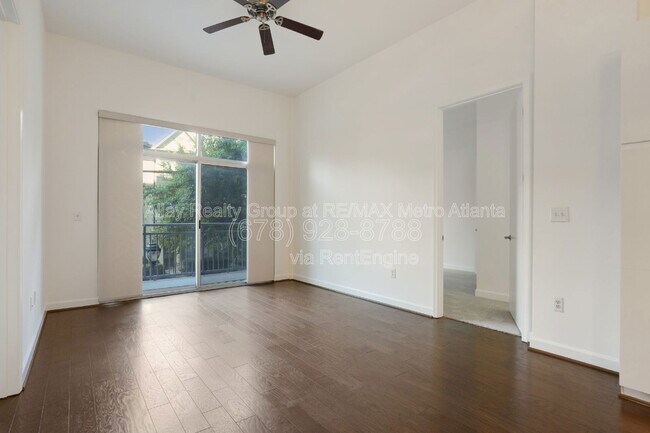 Building Photo - 711 Cosmopolitan Dr NE