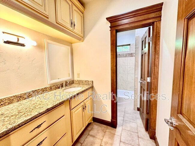 Building Photo - 1216 NW 190th Pl