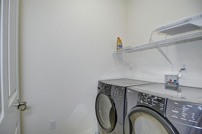 Building Photo - FOR RENT - NORFOLK!