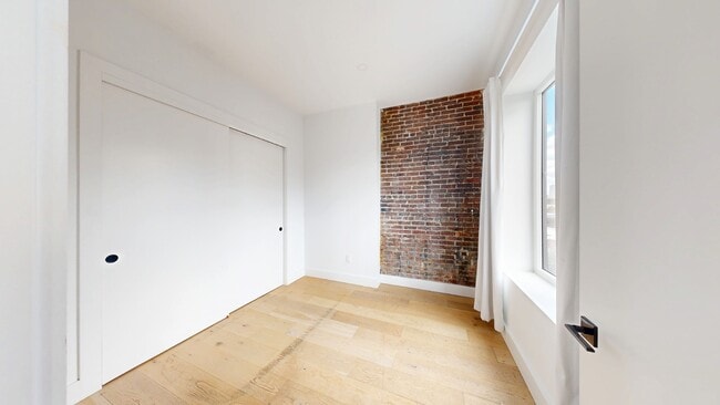 Building Photo - 95 Verona St