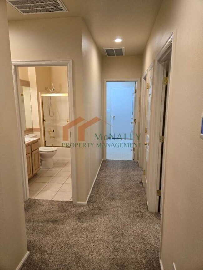 Building Photo - Spacious 3-Bedroom Home in the Gated Bridge Estate Community