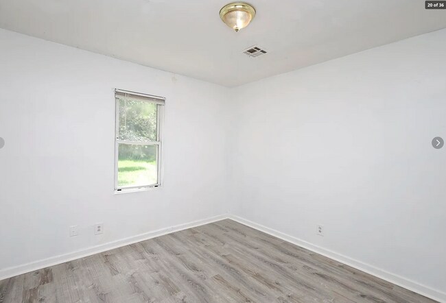 Building Photo - 1738 N Poplar Ave