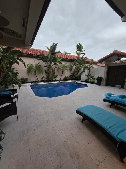 Building Photo - 23164 Via Stel