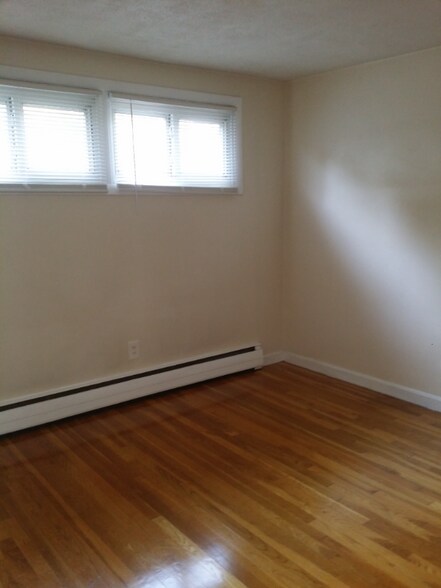 Building Photo - 246 Salem St