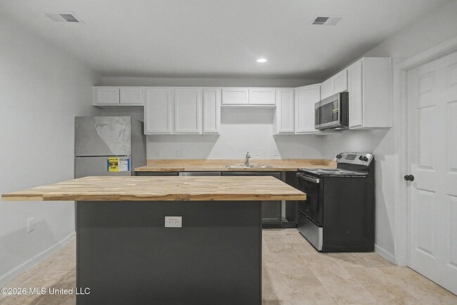 Building Photo - 9424 Daisy Vestry Rd