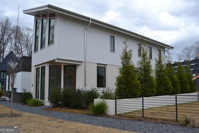 Building Photo - 370 2nd St