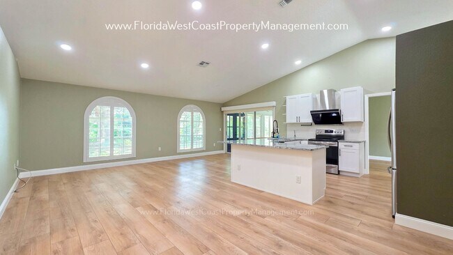 Building Photo - IMPRESSIVE 3 BEDROOM/2 BATH SARASOTA HOME! SUPER LOCATION! PET FRIENDLY!