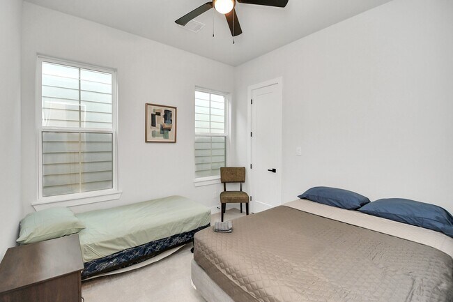 Building Photo - 6115 Campos Dr