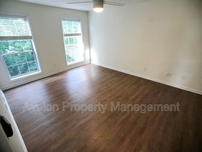 Building Photo - 1104 Riverview Dr