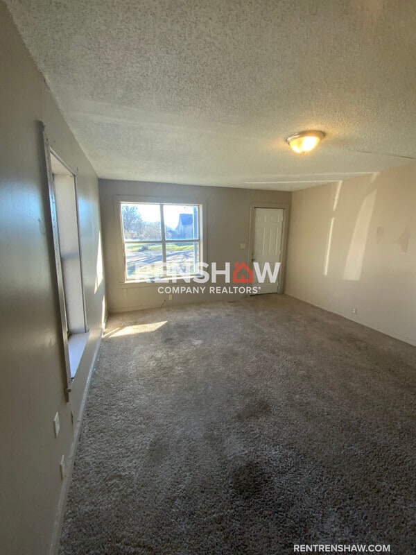 Building Photo - 417 Elm St