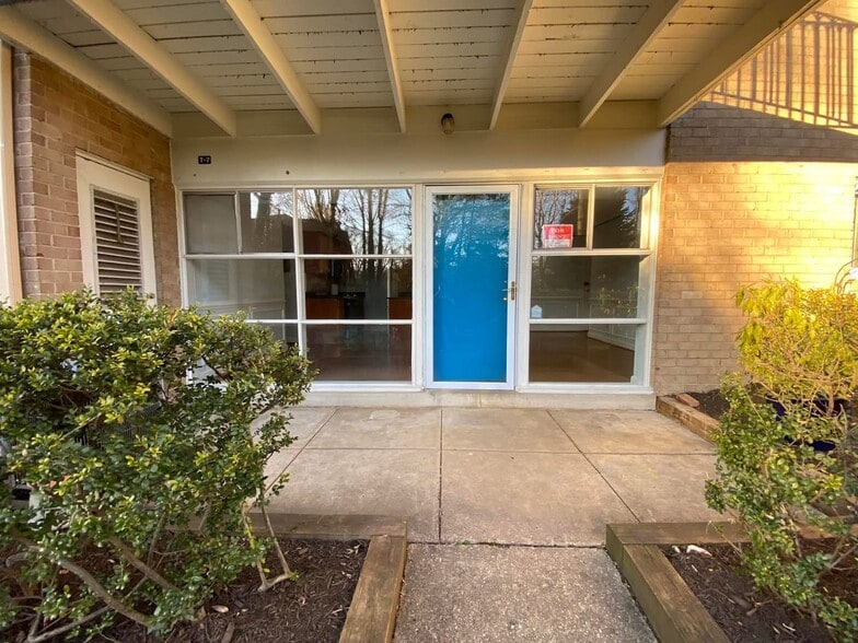 Building Photo - 4923 Americana Dr