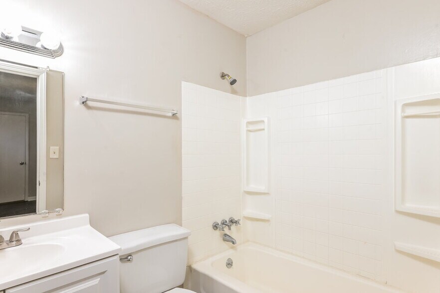 Building Photo - 417 Northdale Ct