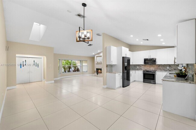 Building Photo - 1412 NE 53rd Ct