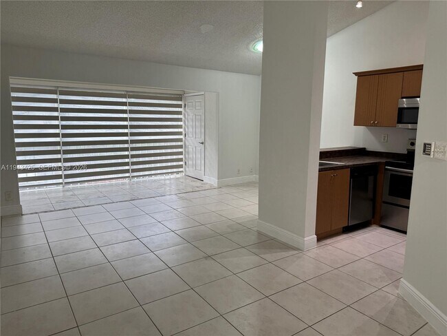 Building Photo - 9446 SW 140th Ct