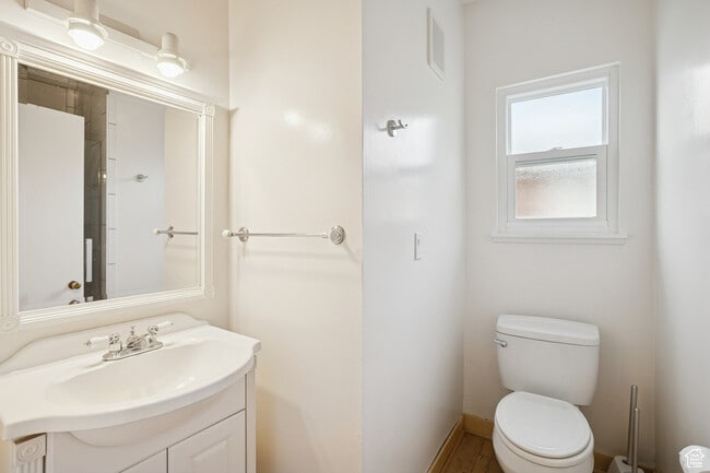 Building Photo - 3485 S Fleetwood Dr