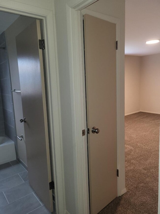 Building Photo - 20-32 Church St - 32-11