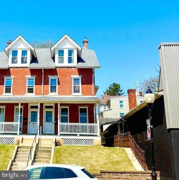 Primary Photo - 327 Main St