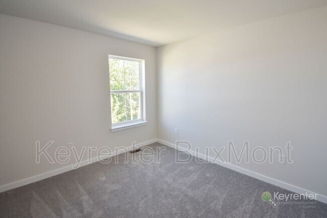 Building Photo - 4991 Franklin Cir