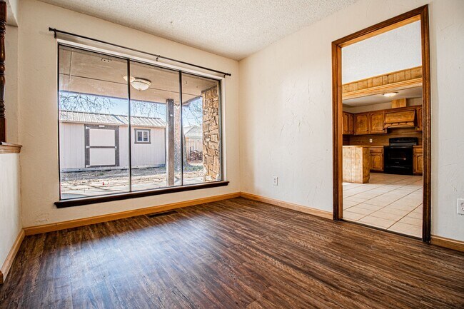 Building Photo - 3 Bed 1.5 Bath in Carl Albert School District