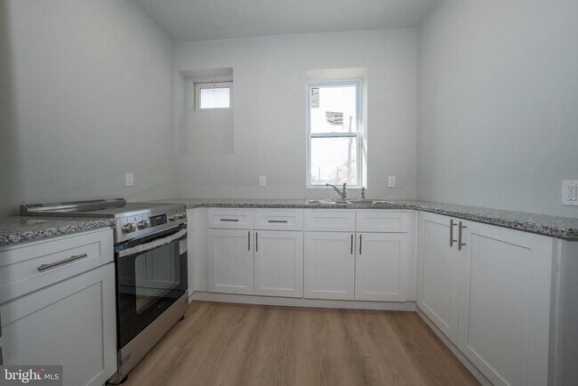 Building Photo - 122 3RD St