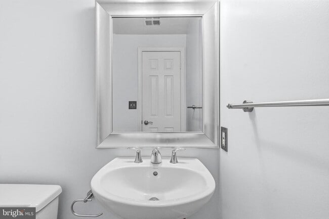 Building Photo - 8931 Park Forest Dr