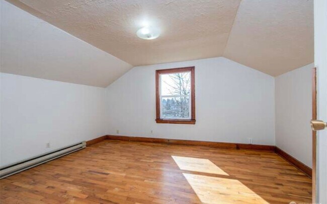 Building Photo - Baran (2018 11th St.)